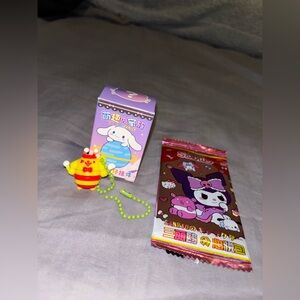 Moe Qu Family Blind Box Honeybee Pompompurin Keychain Collectible + Trade Cards